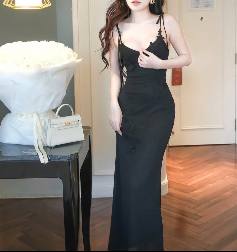 Brynlee Black V-Neck Selftie Knitted Maxi Dress