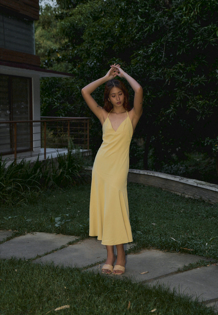 Zahara Butter Yellow U - Shaped front Fitted Midi Dress