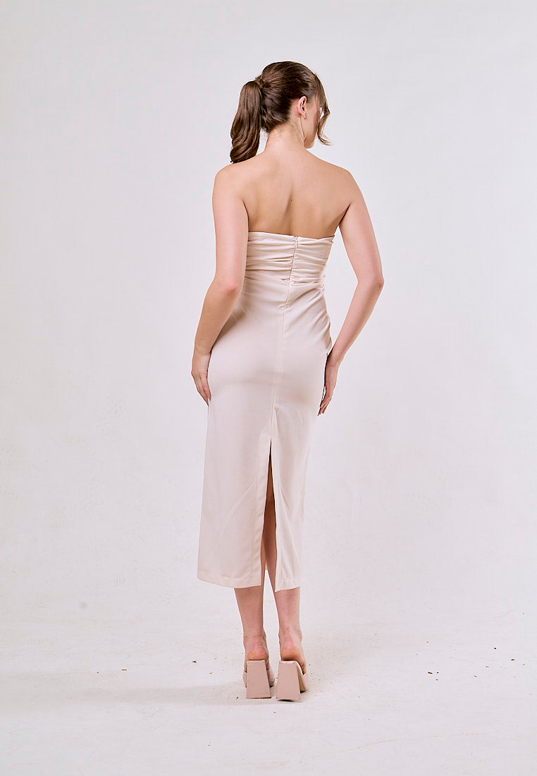 Poppy White Sweetheart Neck Pleated Midi Dress