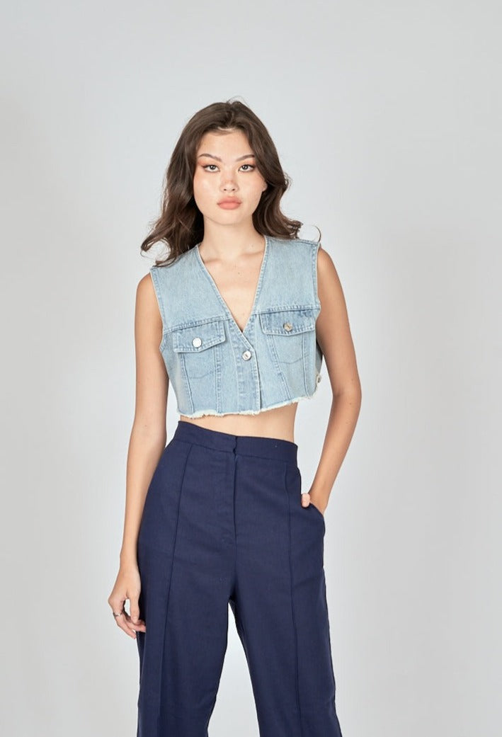 Unique Light Blue Denim V Neck Single Button Raw Hem Sleeveless Crop Top