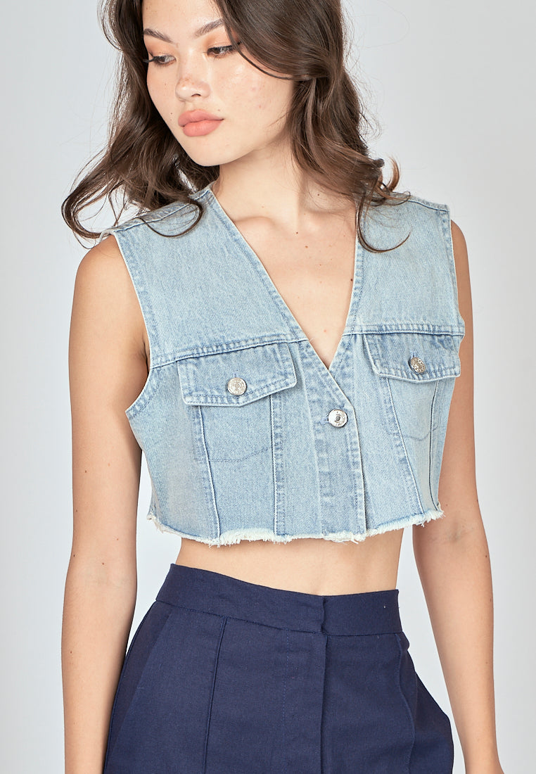 Unique Light Blue Denim V Neck Single Button Raw Hem Sleeveless Crop Top