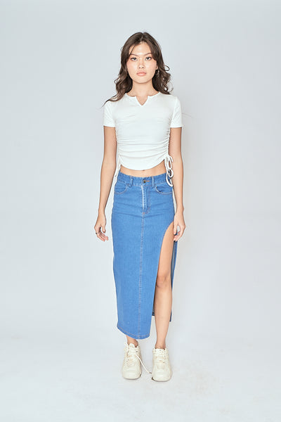 Beau White V Neck Short Sleeves Adjustable Sides Basic Top