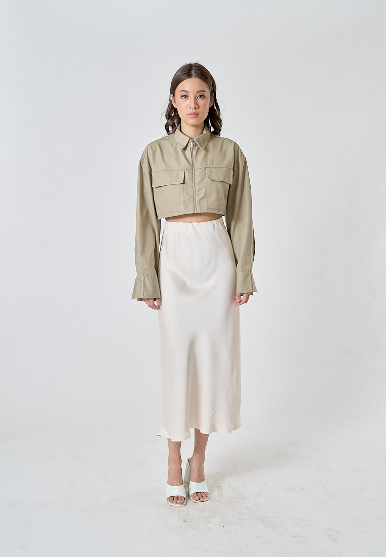Jiovanna Moss Green Turn Down Collar Front Pockets Long Sleeves Crop Top