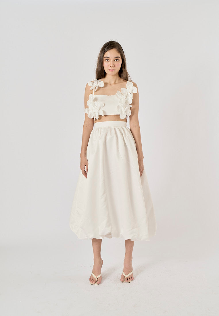 Faera White Front Flower Appliques Crop Tank Top