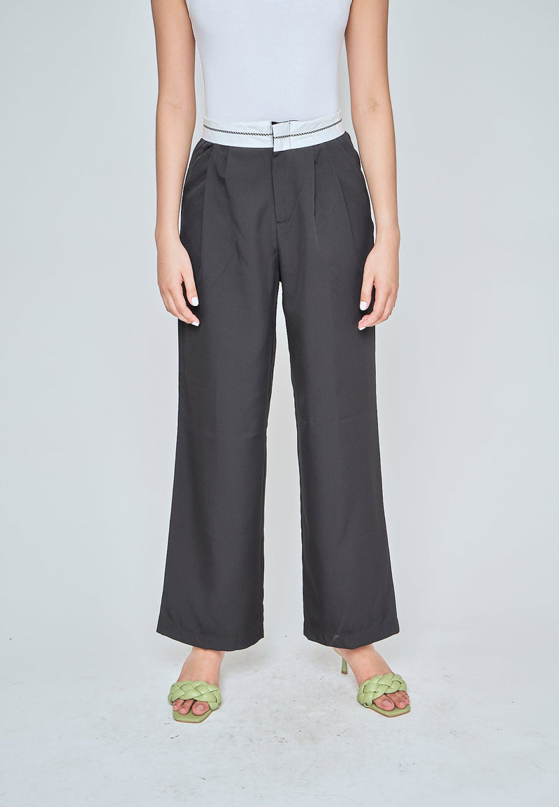 Jorren Black Zipper Fly White Waistline Pleated Staright Cut Trouser