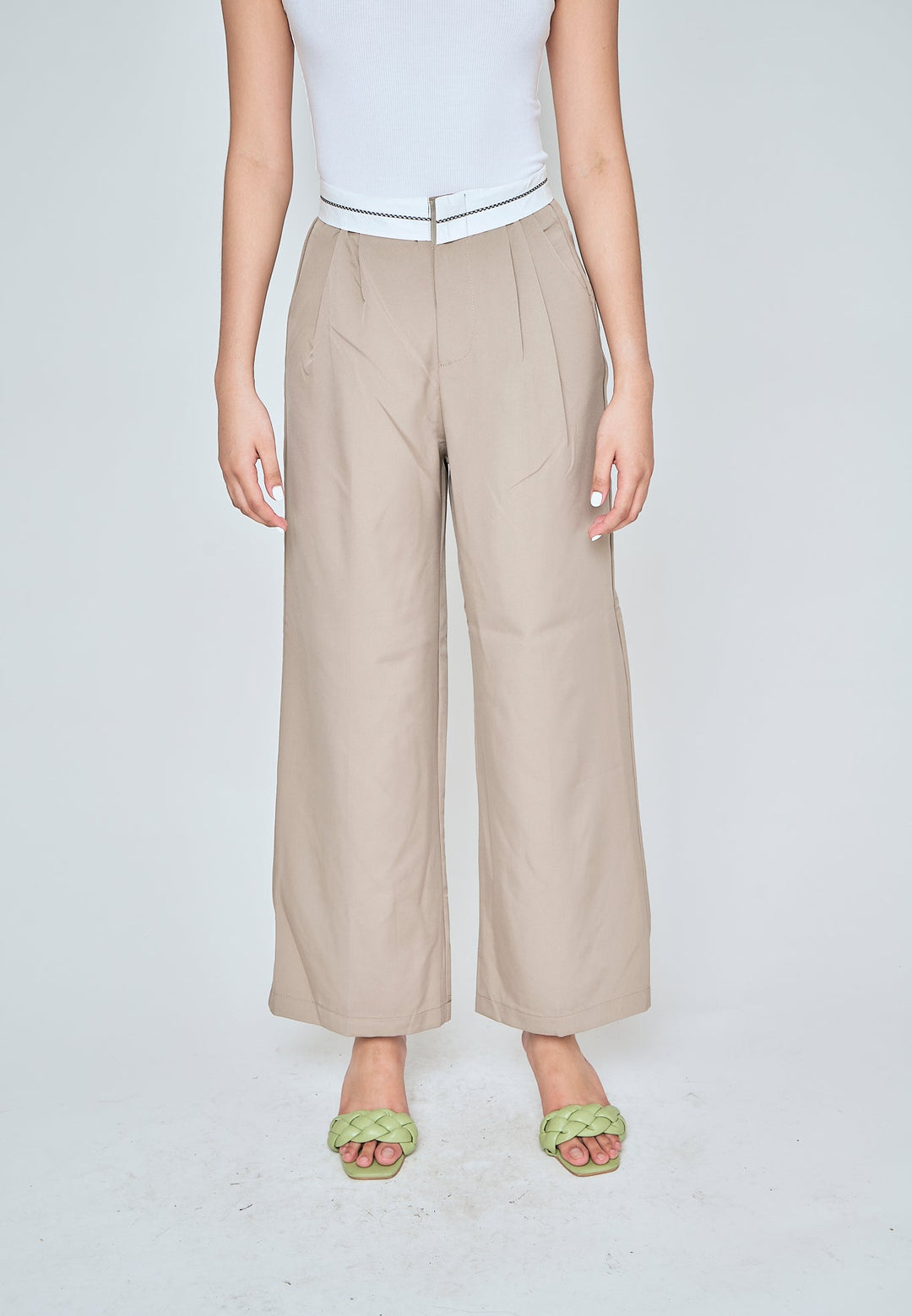 Jorren Khaki Zipper Fly White Waistline Pleated Staright Cut Trouser