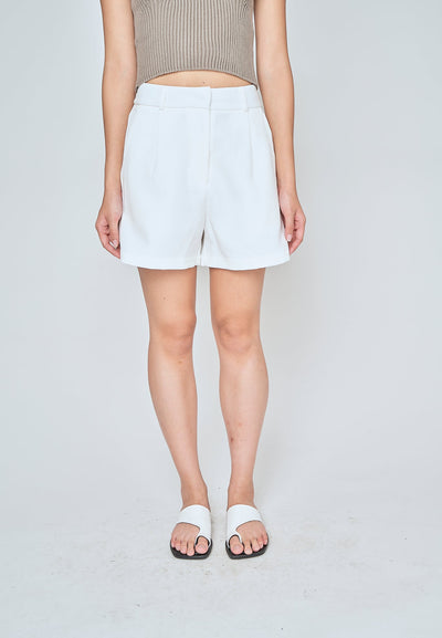 Zeline White Zipper Fly Pleated Casual Shorts with Belt