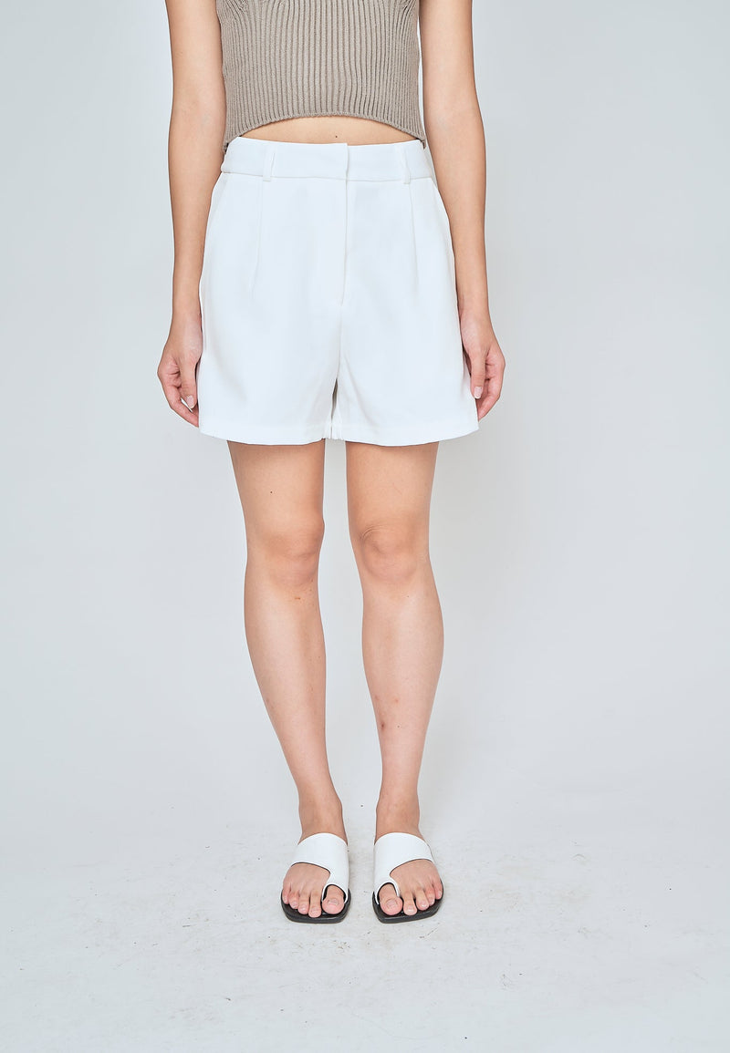 Zeline White Zipper Fly Pleated Casual Shorts with Belt
