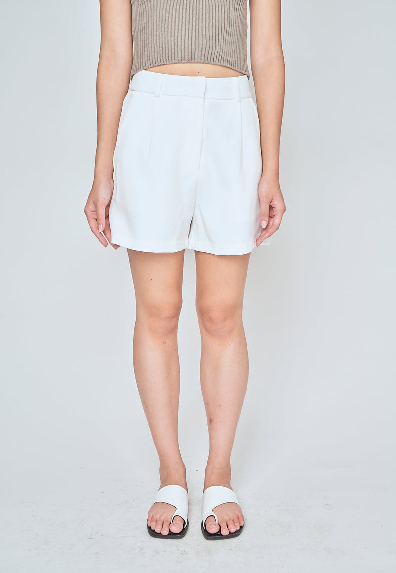 Zeline White Zipper Fly Pleated Casual Shorts with Belt