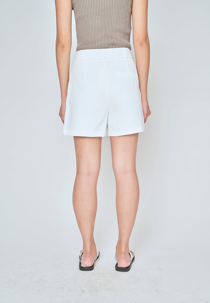 Zeline White Zipper Fly Pleated Casual Shorts with Belt