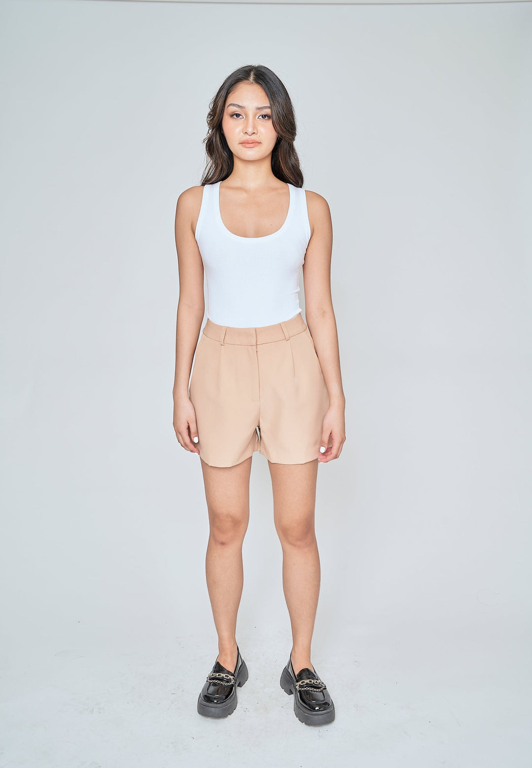 Zeline Beige Zipper Fly Pleated Casual Shorts with Belt