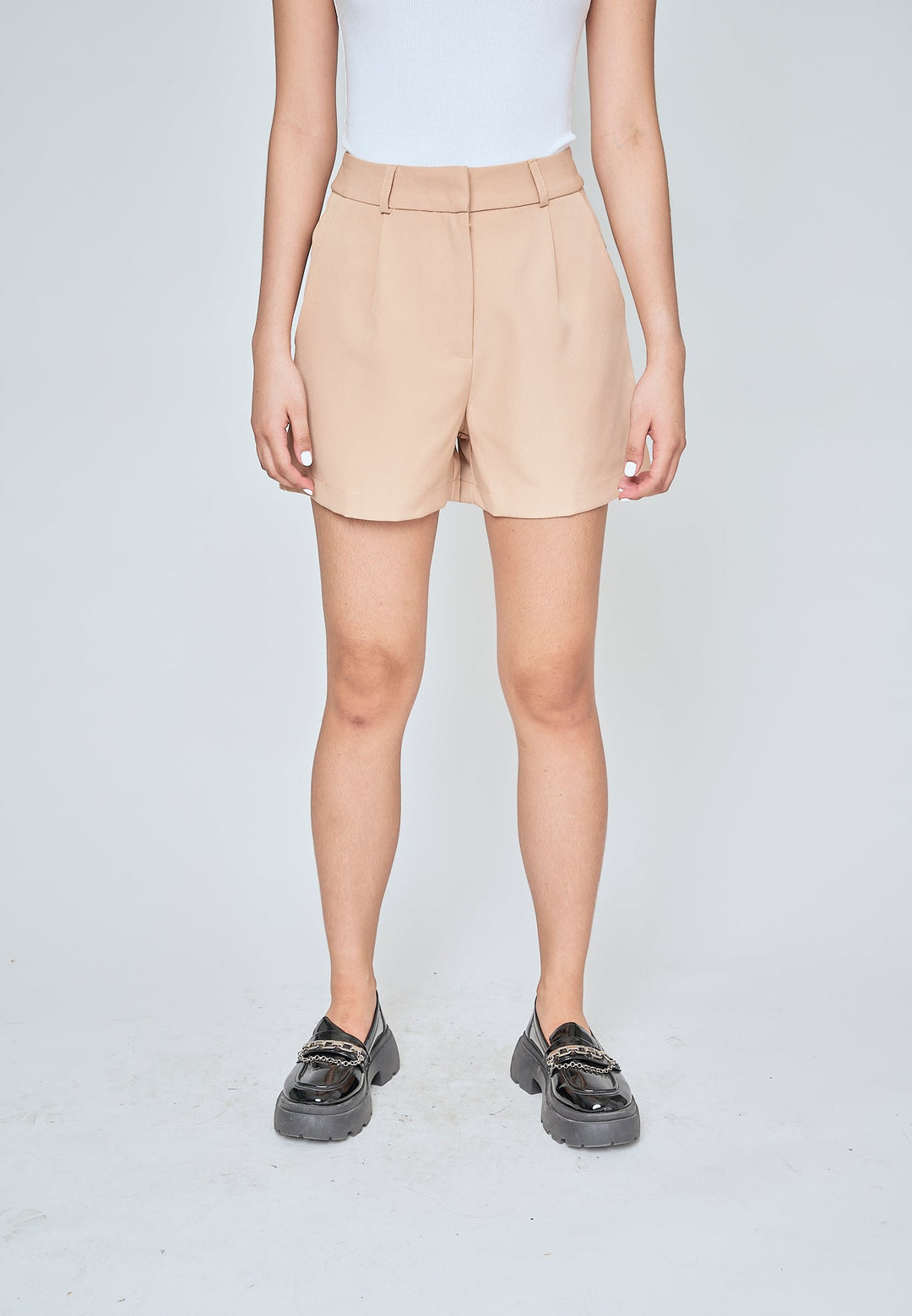 Zeline Beige Zipper Fly Pleated Casual Shorts with Belt