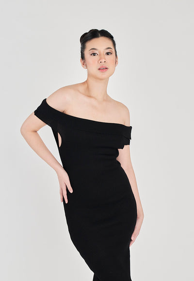 Yzakei Black Folded Neckline Knitted Tube Midi Dress