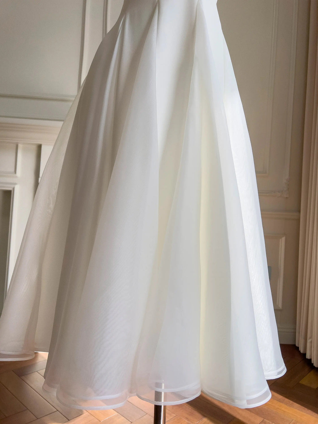 Modesty White Square Colar Big Swing Midi Dress