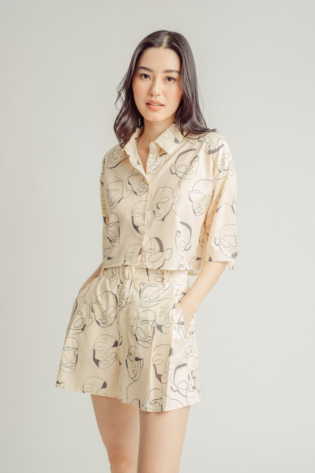 Shar Cream with Black Graphic Prints Collar Buttondown Short Sleeves Crop Top