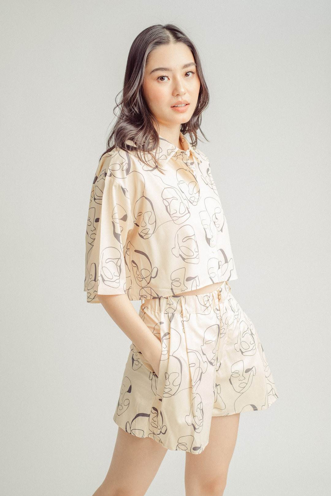 Shar Cream with Black Graphic Prints Collar Buttondown Short Sleeves Crop Top