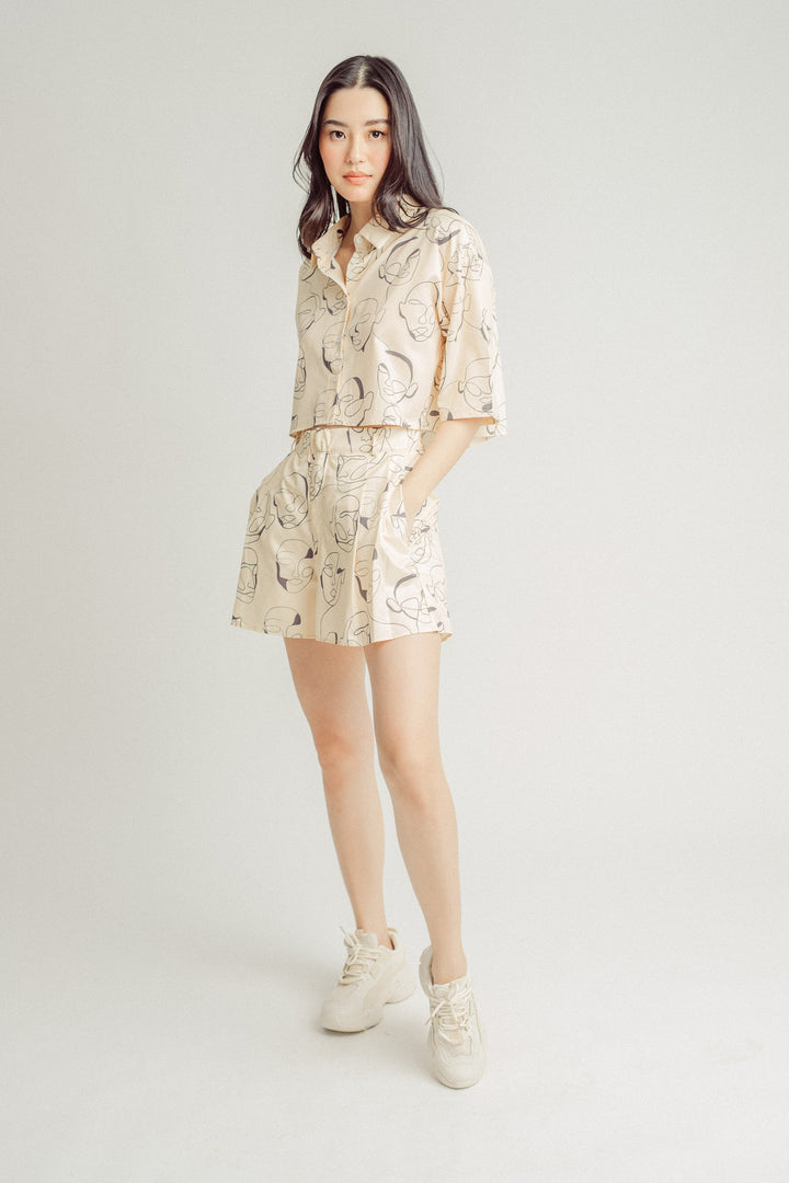 Shar Cream with Black Graphic Prints Collar Buttondown Short Sleeves Crop Top