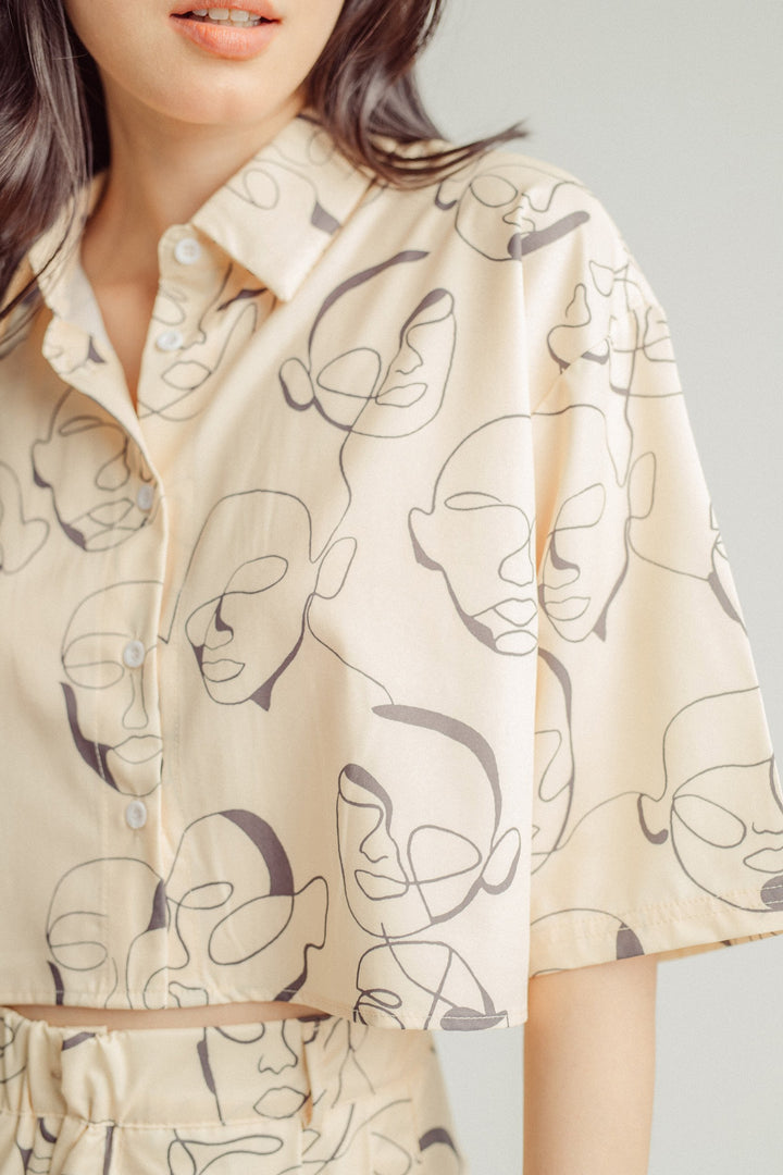 Shar Cream with Black Graphic Prints Collar Buttondown Short Sleeves Crop Top