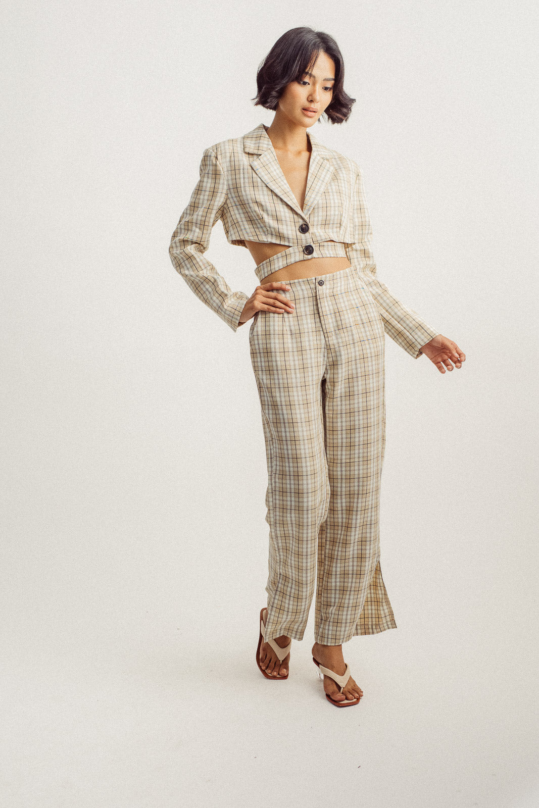 Fille Beige Plaid V Neck Notched Collar Long Sleeves Cropped Blazer with Waist Strap