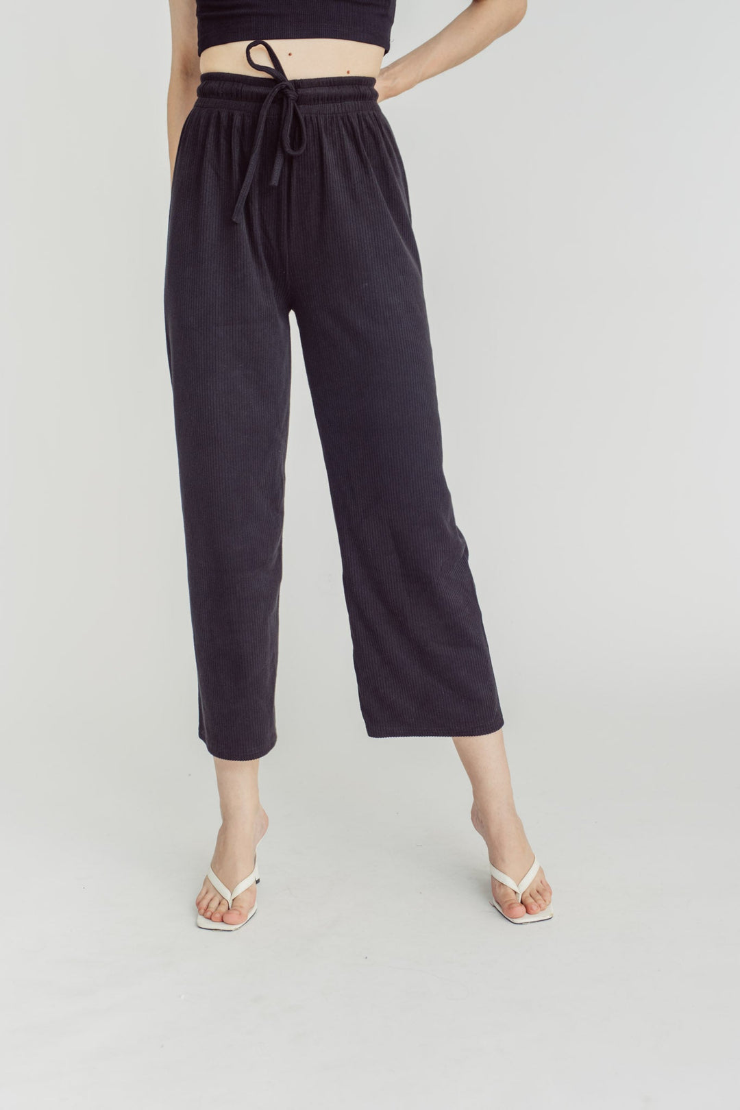 Seoyun Black Knitted Elastic Waist Straight Cut Culottes