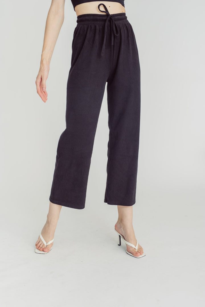 Seoyun Black Knitted Elastic Waist Straight Cut Culottes