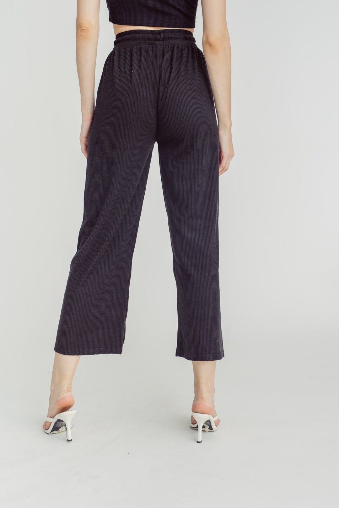 Seoyun Black Knitted Elastic Waist Straight Cut Culottes