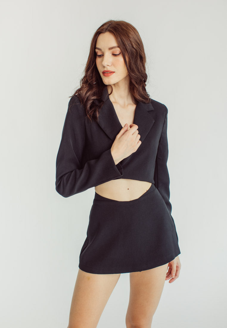 Carmin Black Notched Collar V Neck Long Sleeves Crop Blazer with Waist Tie