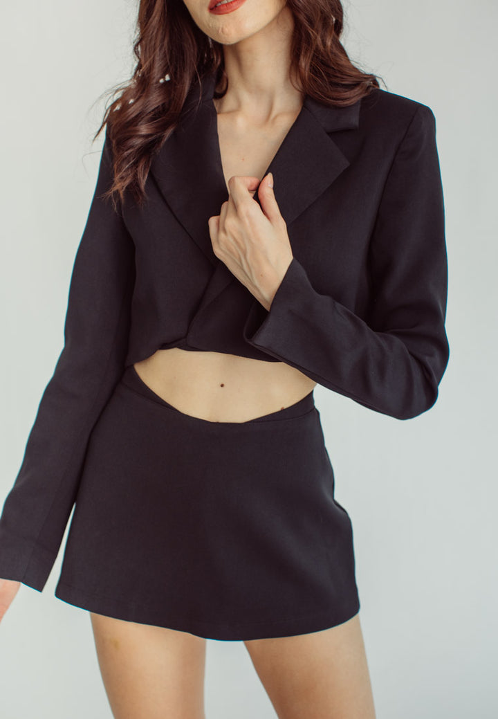Carmin Black Notched Collar V Neck Long Sleeves Crop Blazer with Waist Tie