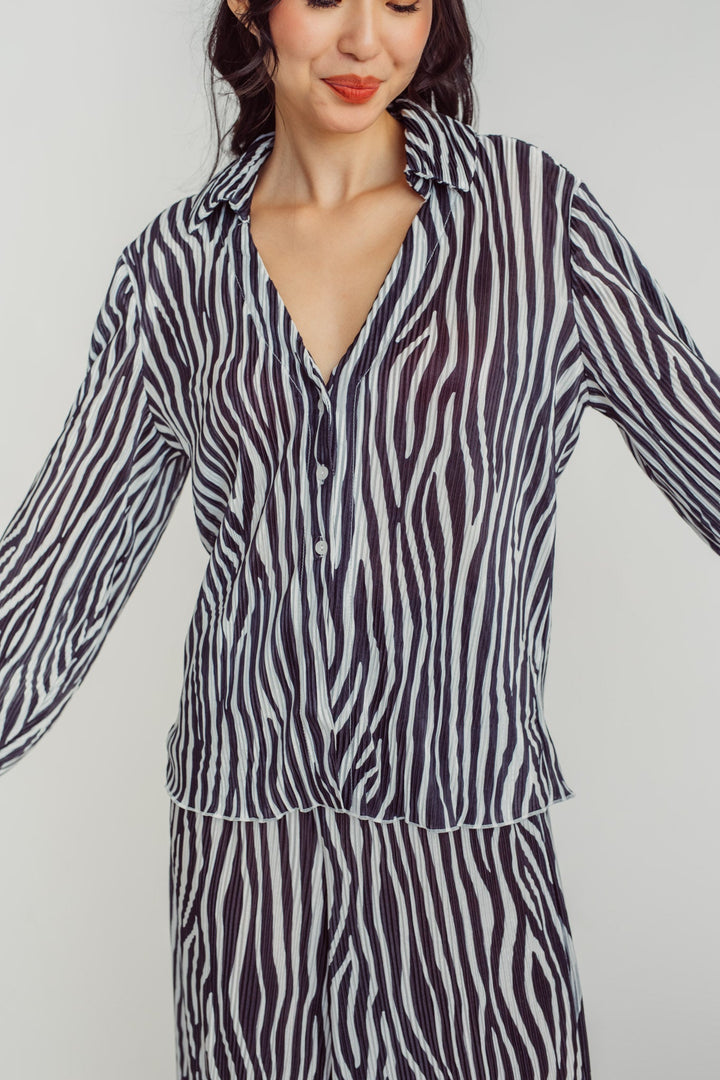 Mason Black and White Animal Print Turn Down Collar V Neck Long Sleeves Top