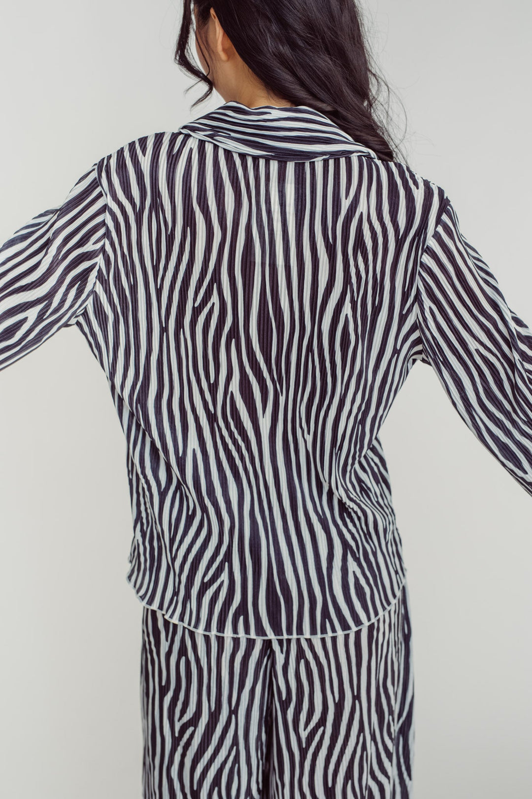 Mason Black and White Animal Print Turn Down Collar V Neck Long Sleeves Top