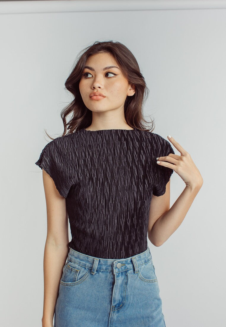 Cocona Black Seamless Pleated Crew Neck Short Sleeves Top