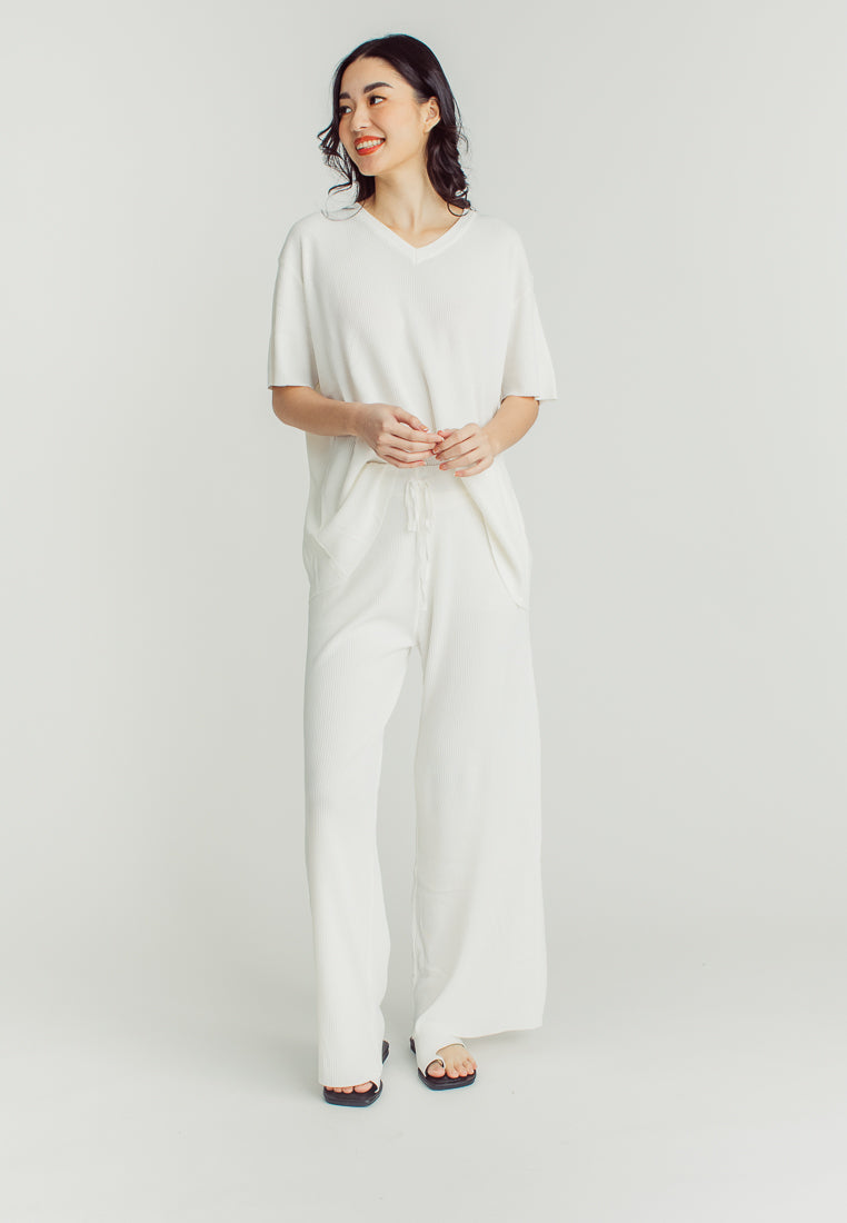 Maira White V Neckline Knitted Short Sleeve Top and Straight Cut Culottes Set